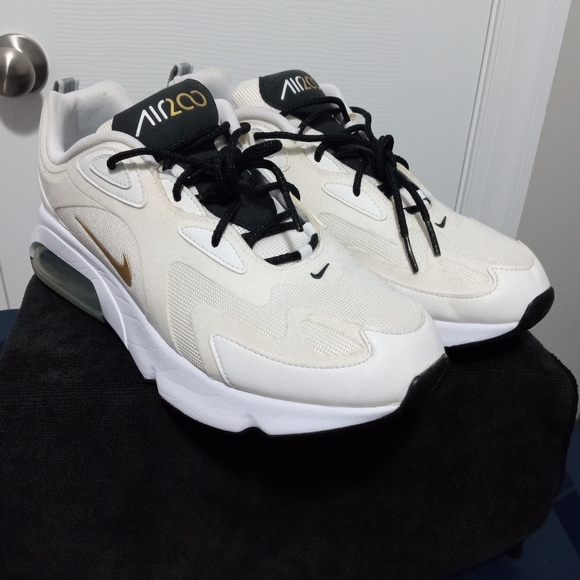 Nike Air Max 200 Metallic Gold Men's size 11 - Picture 3 of 8